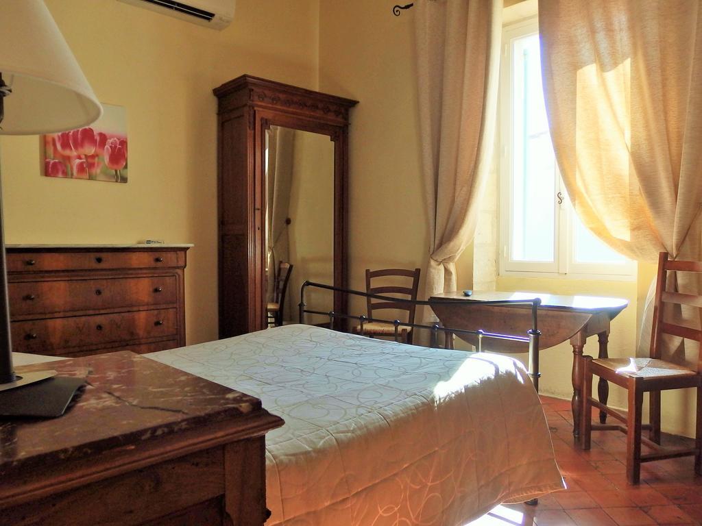 Au Saint Roch - Hôtel et Jardin Avignon Extérieur photo