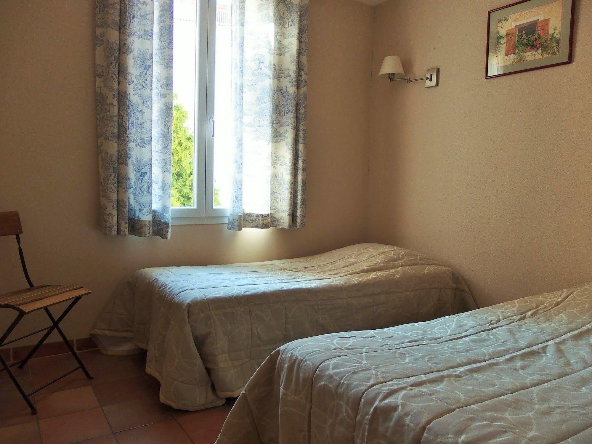 Au Saint Roch - Hôtel et Jardin Avignon Extérieur photo