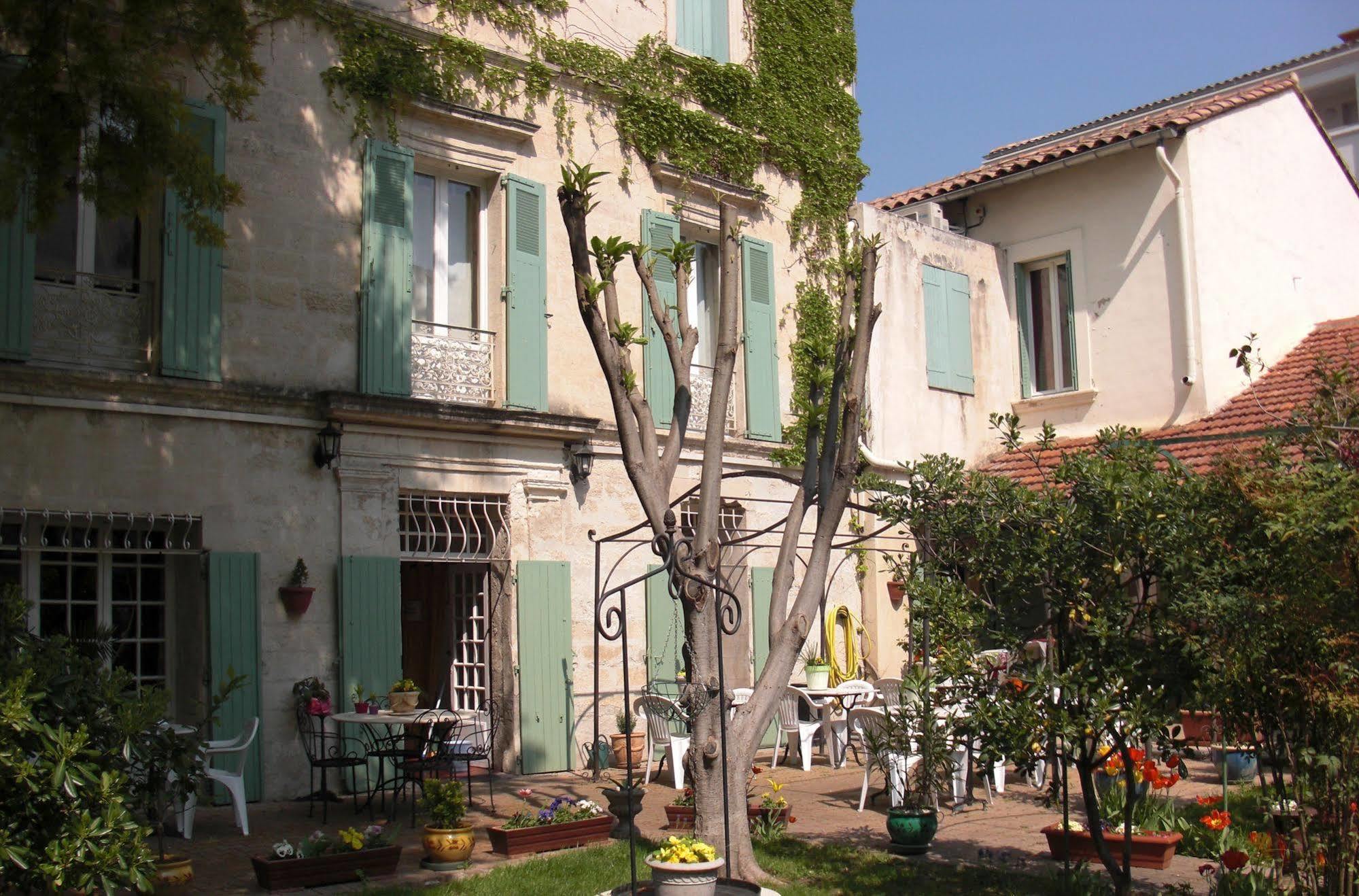 Au Saint Roch - Hôtel et Jardin Avignon Extérieur photo